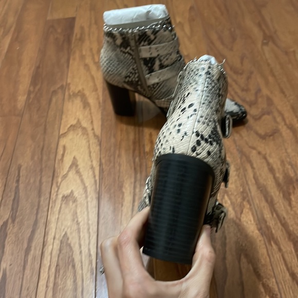 Steve Madden Snake Booties 8.5 - Picture 3 of 6